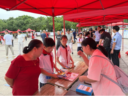 冷水江市司法局：法治护航科创 普法走进万家
