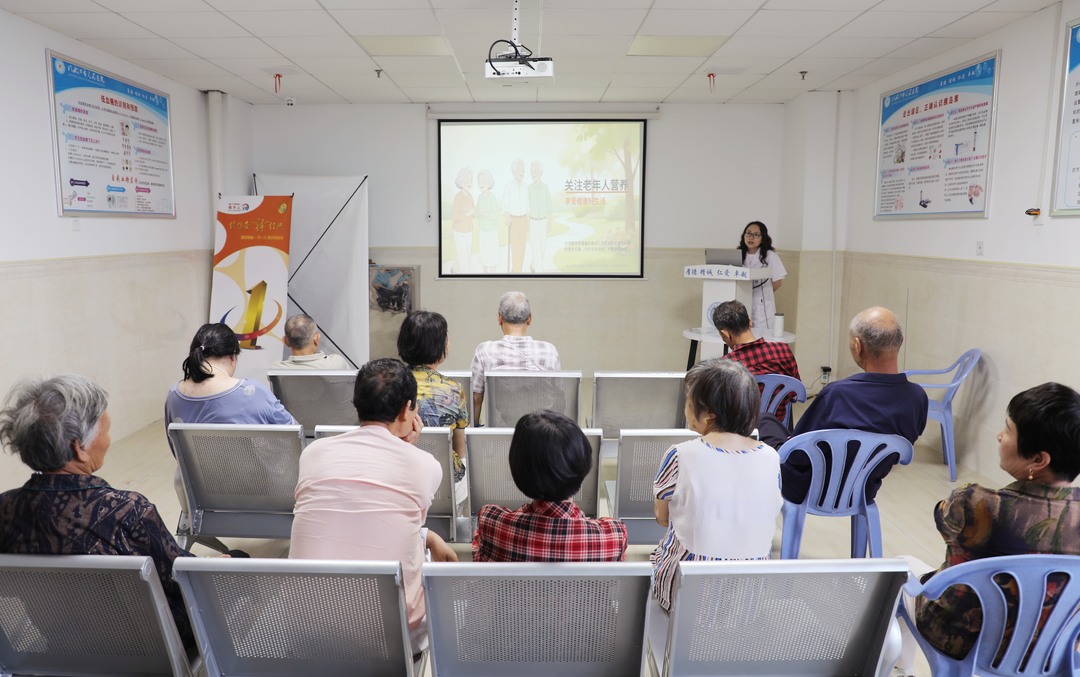 市人民医院开展老年健康知识讲座