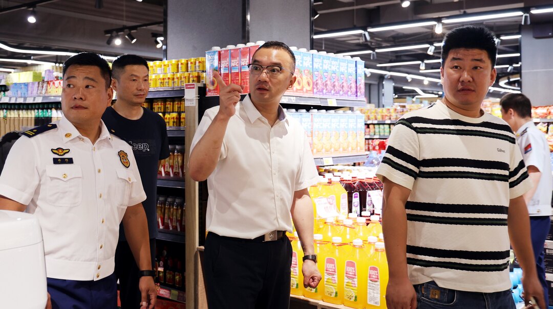 王益群深入大型商贸场所调研安全生产工作