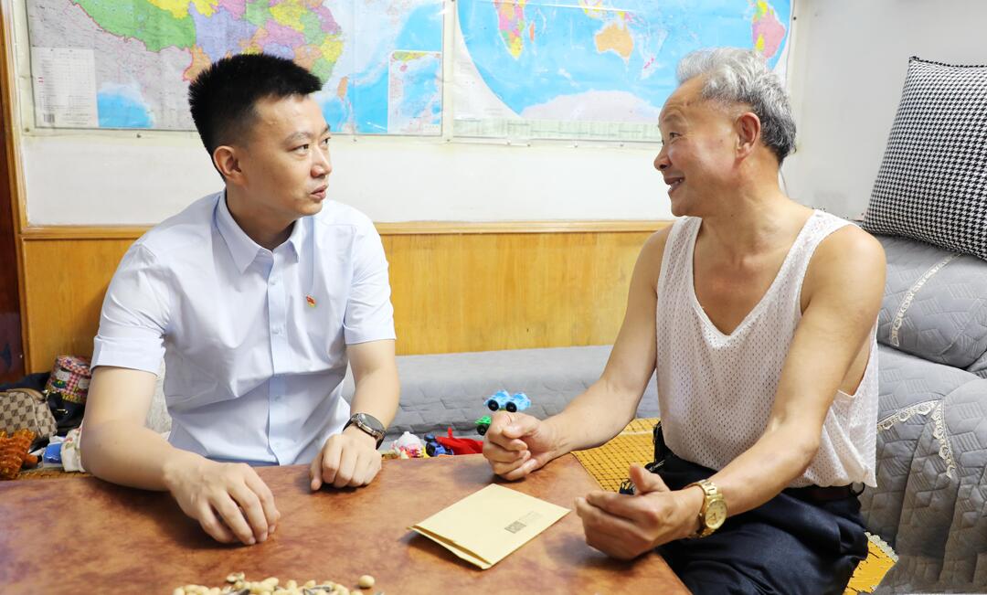 庆“七一”  罗建湘走访慰问困难党员