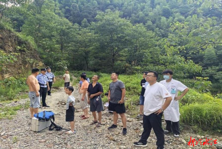 深山搜救！冷水江11名被困群众成功脱险
