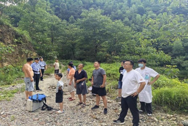 深山搜救！冷水江11名被困群众成功脱险