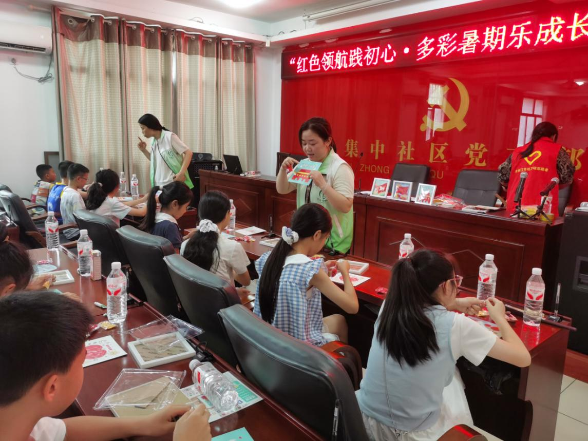 冷水江市沙塘湾街道：公益课堂进社区 缤纷暑假伴成长