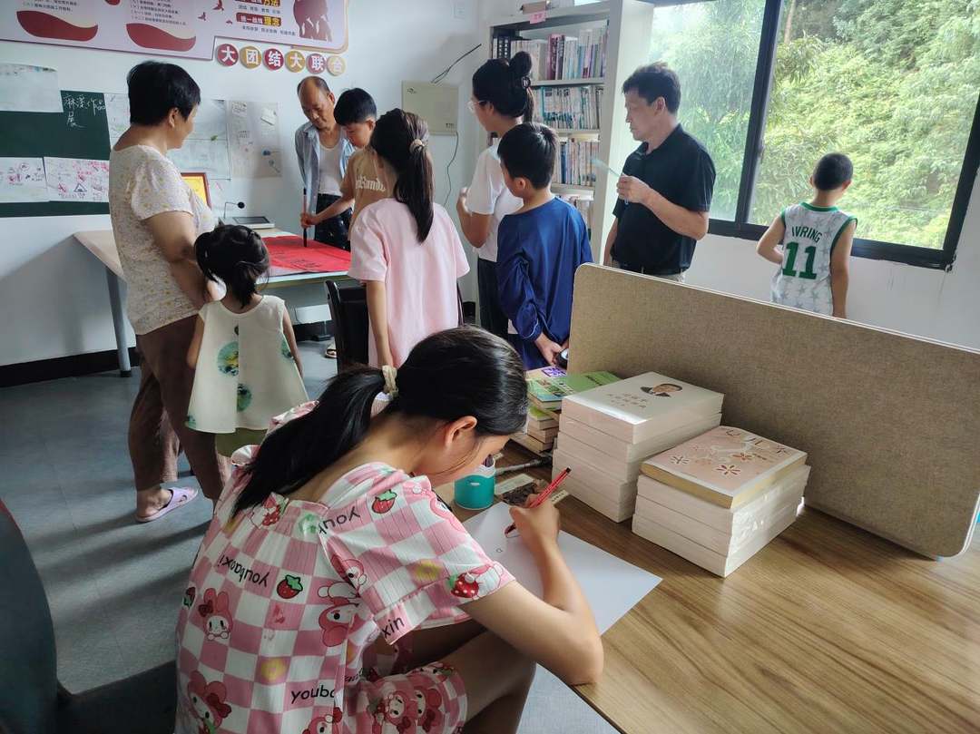 金竹山镇开展留守儿童关爱活动