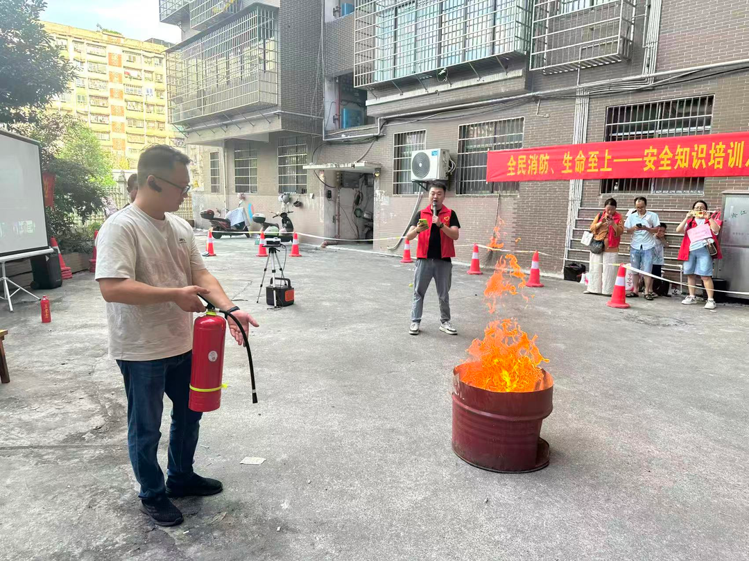 冷水江街道：消防演练筑防线 全民参与护平安