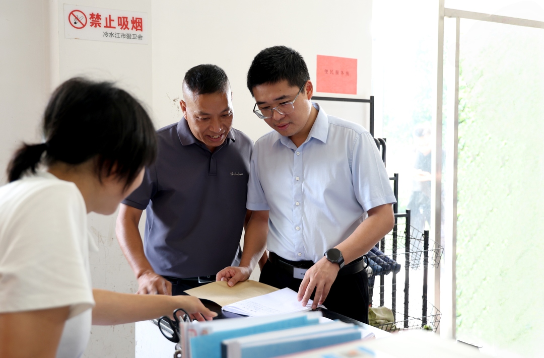 唐正率队深入冷水江市禾青镇调研督导群腐集中整治工作