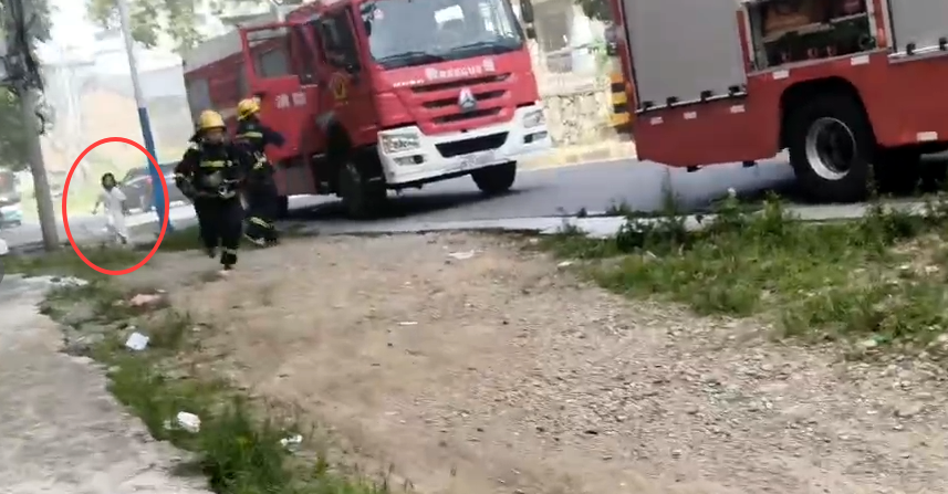 冷水江：5岁女童火场逃生求助报警 被困老人得救了