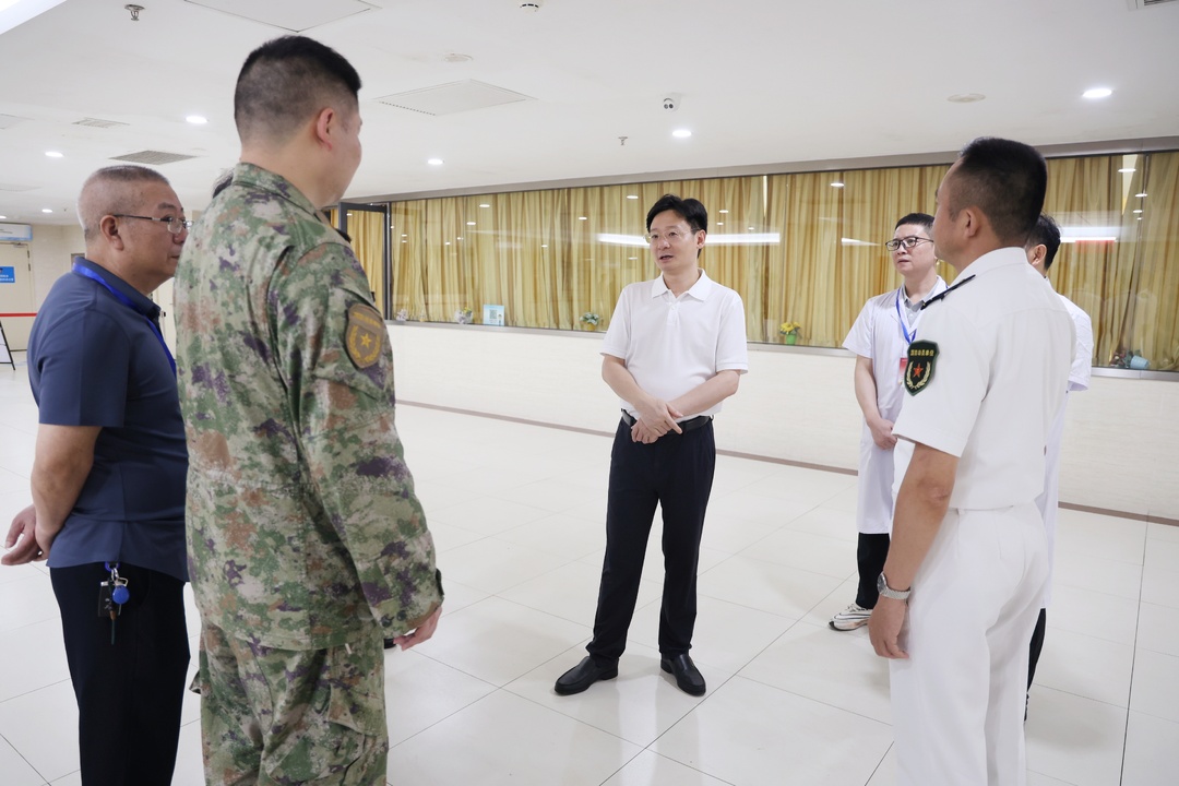 毛东红检查指导征兵体检工作