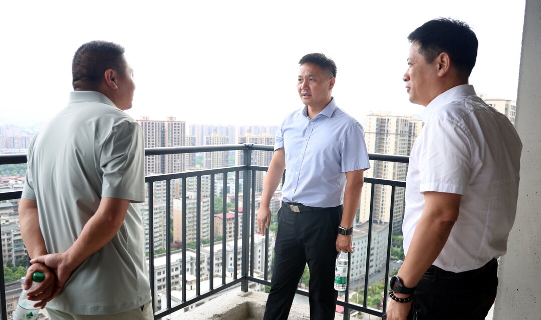 市领导调研民生实事项目推进情况