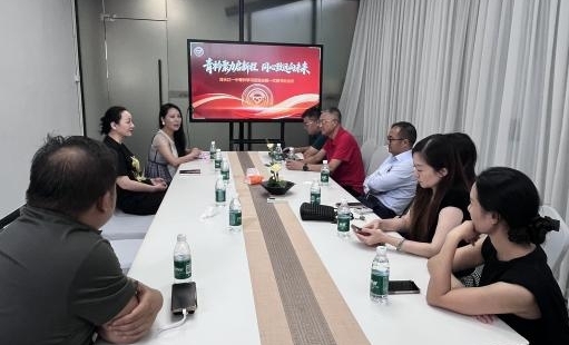 冷水江一中青衿学习促进会秘书处召开工作会议