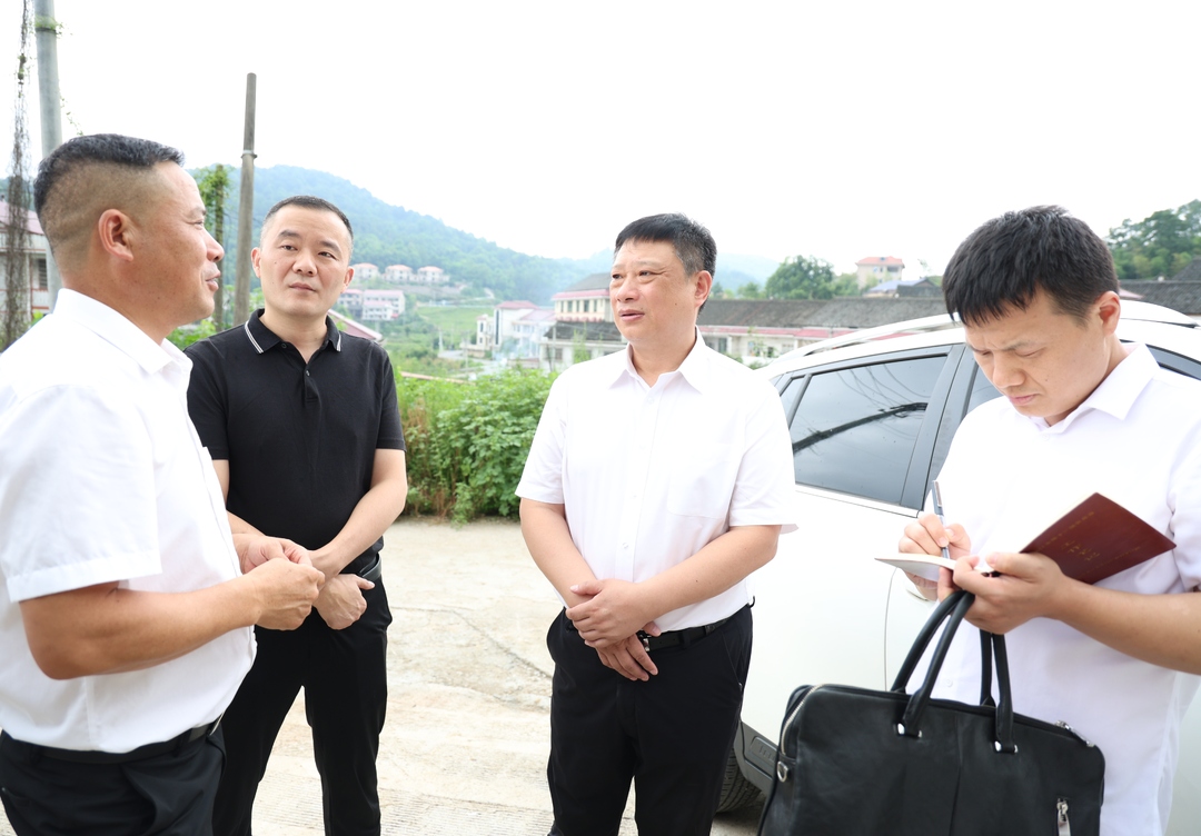 政协之窗 | 李南新到中连乡调研