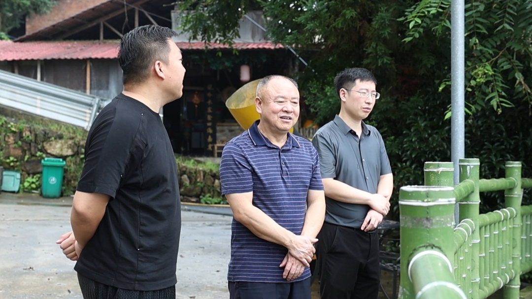 阳卫龙赴三尖镇开展“摸实情、解难题、促发展、保安全”专题调研