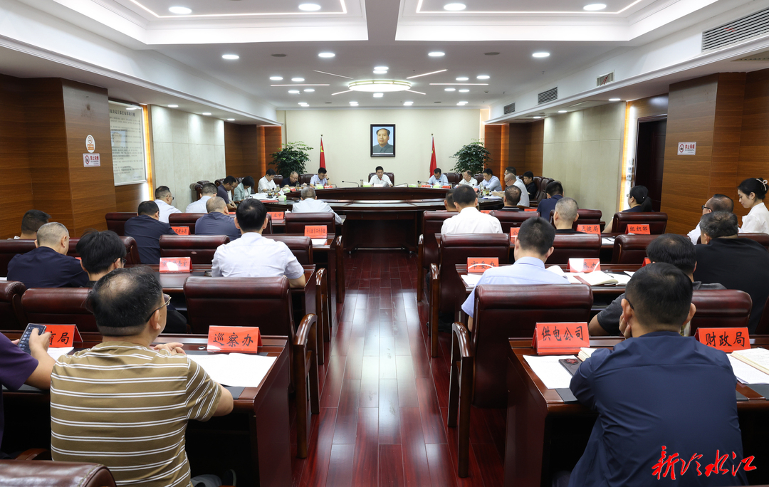市委理论学习中心组开展集体学习