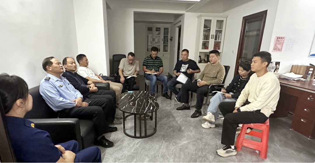 冷水江市市场监管局联合多部门排查小区问题电梯