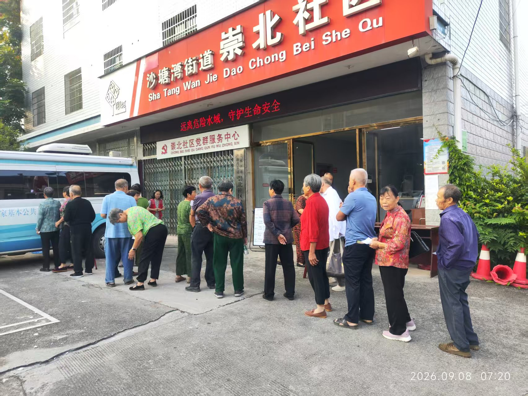 冷水江市沙塘湾街道：义诊送健康 墨香润民心