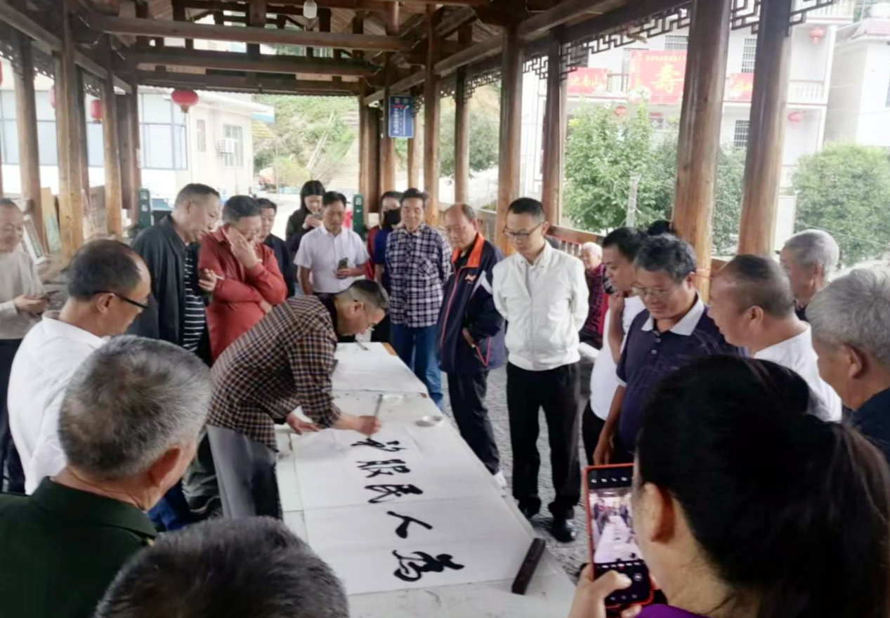 冷水江金竹山镇：翰墨飘香风雨桥 丹青绘就田园美