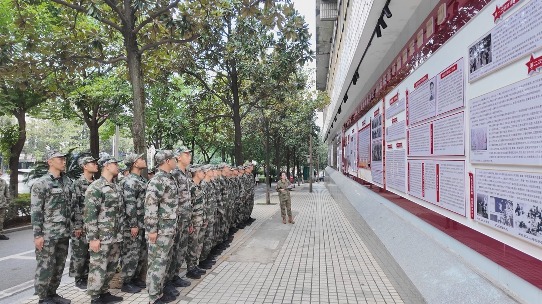 追忆革命历史 锤炼坚定信仰 冷水江市人武部组织预定新兵开展国防教育活动