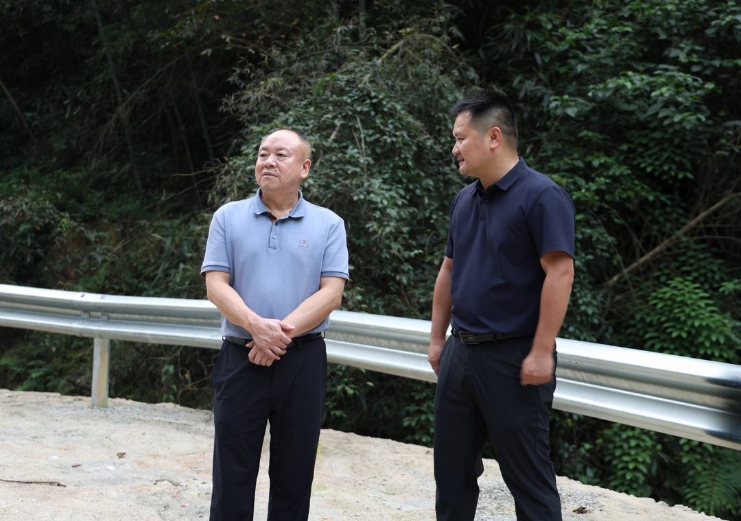 阳卫龙到三尖镇调研秸秆禁烧等工作并巡林
