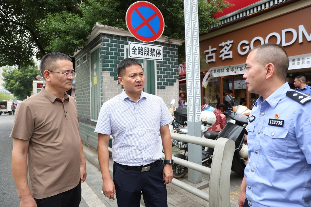 我市多部门联合开展摩电车辆乱停乱放专项执法检查