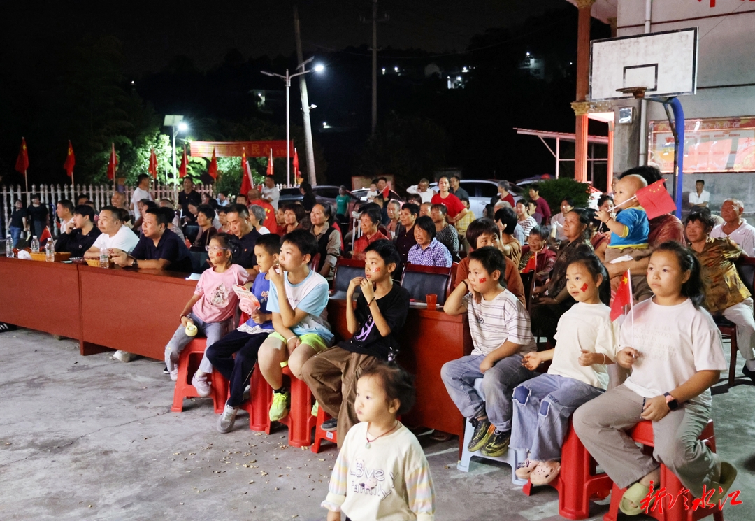 喜迎国庆 | 金竹山镇金竹村：送戏下乡润乡土 村民登台唱主角