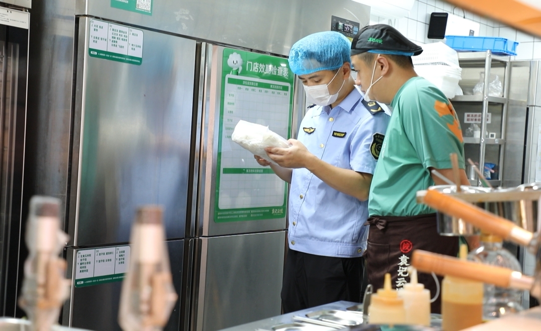 我市开展网络餐饮示范店授牌挂牌行动