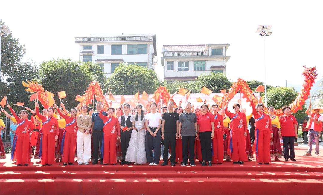 我们的节日·重阳 | 禾青镇球溪社区：情暖金秋庆重阳 邻里欢歌敬银发